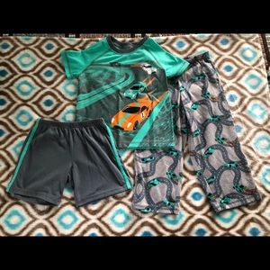 Carter’s 3T racing cars 3-piece pajama set.